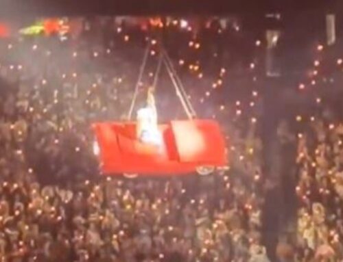 Beyoncé Maintains Composure After Flying Car Gets Stuck Mid-Air During Cowboy Carter Concert