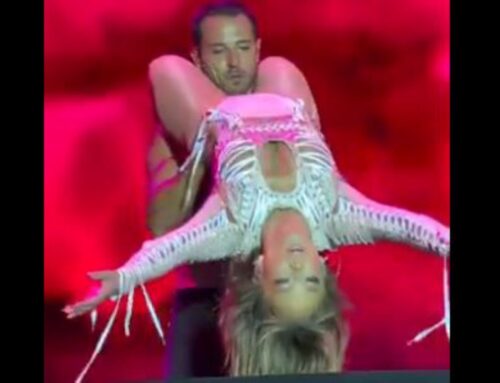 Jennifer Lopez Performs Sexual Positions During Concert Leaving Fans Stunned