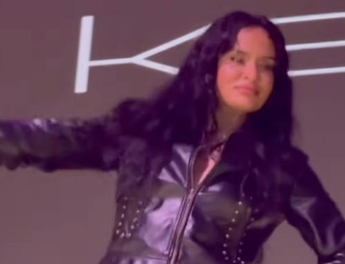 Kehlani Perfoms “Folded” At Karaoke Bar