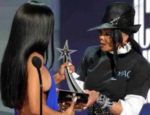 Teyana Taylor Tears Up Receiving BET Icon of the Year Award