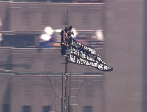 Couple Climbs To Top Of Empire State Building For Proposal Stunt